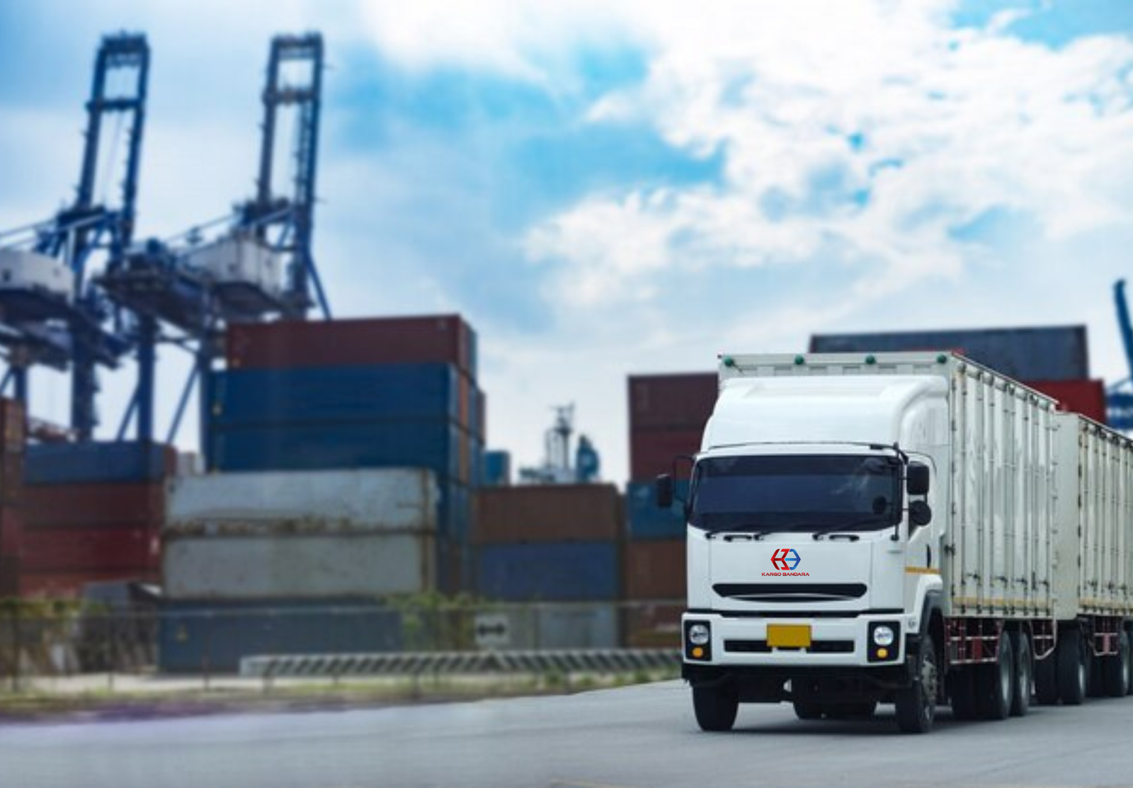 truck cargo jalur darat di kargo bandara